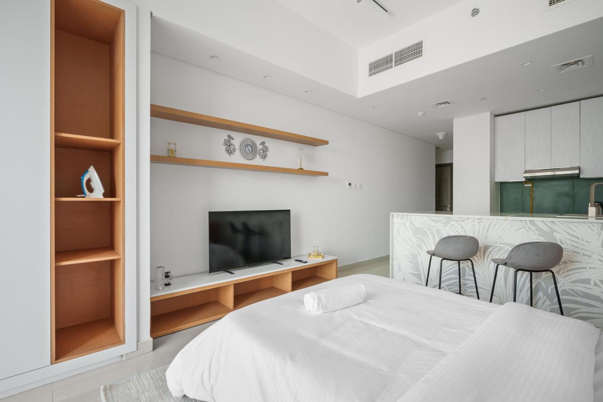 Cozy With Modern Amenities In Dubailand