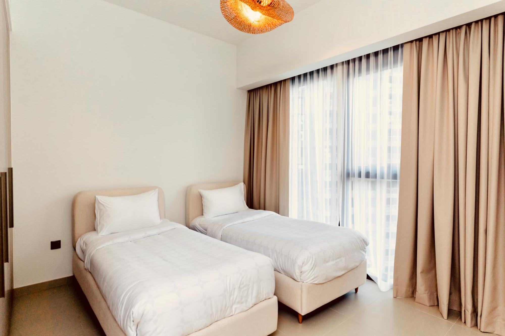 Downtown Dubai- 2br In Act Towers Vakantiehuis Dubai