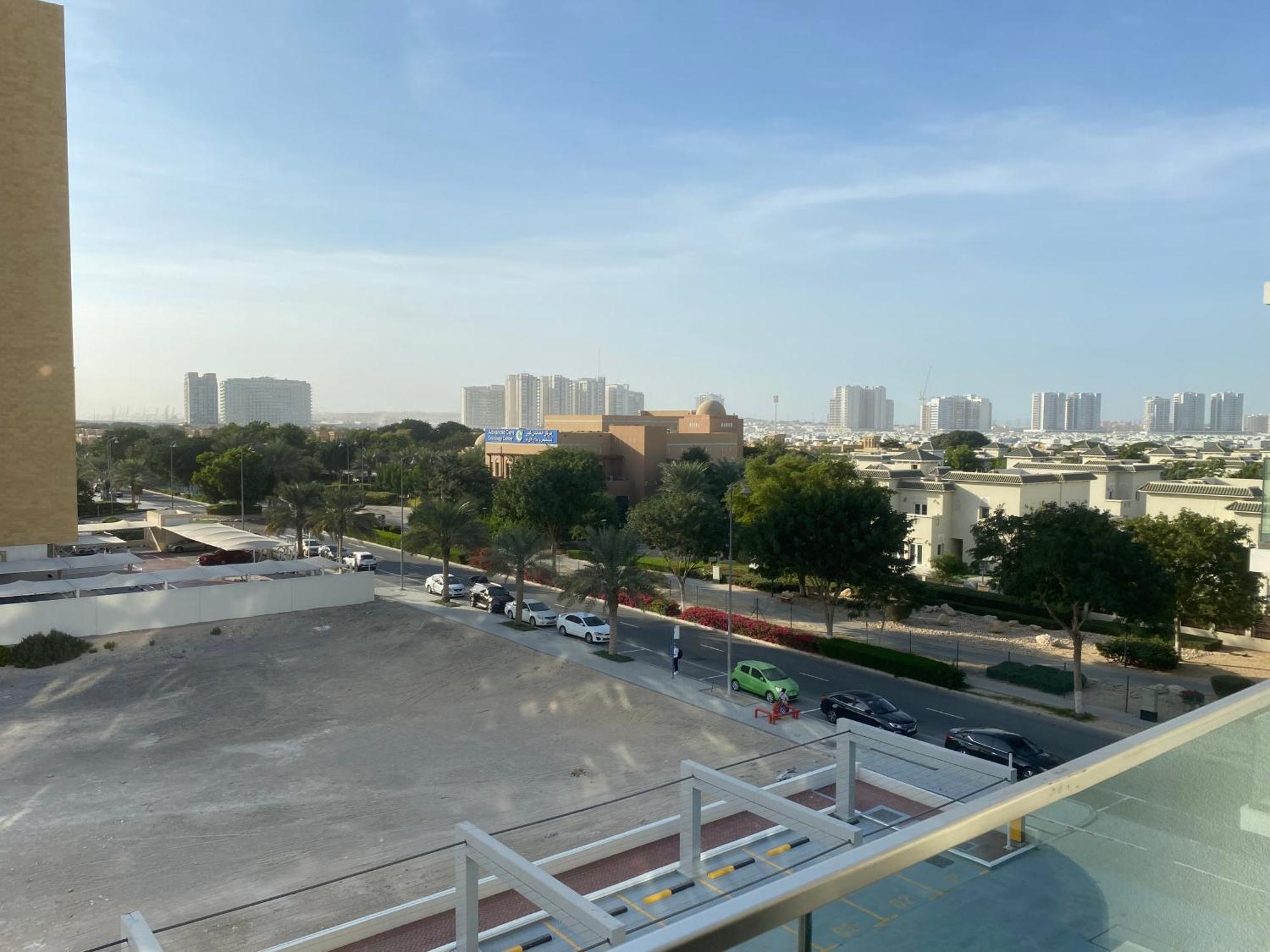 Beautiful Whit Pool Rooftop Near Metro Apartemen *