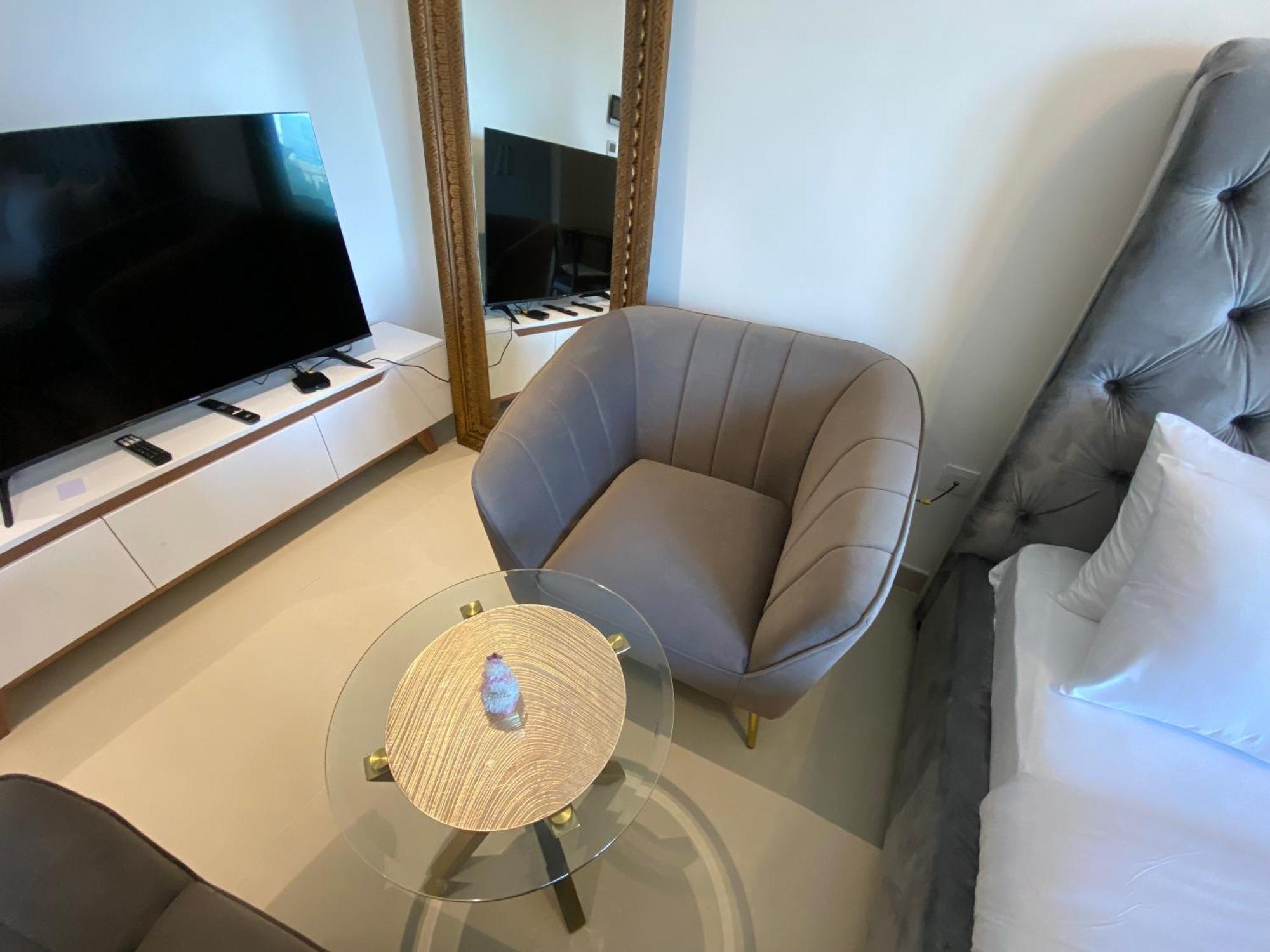 Apartemen Beautiful Whit Pool Rooftop Near Metro Dubai