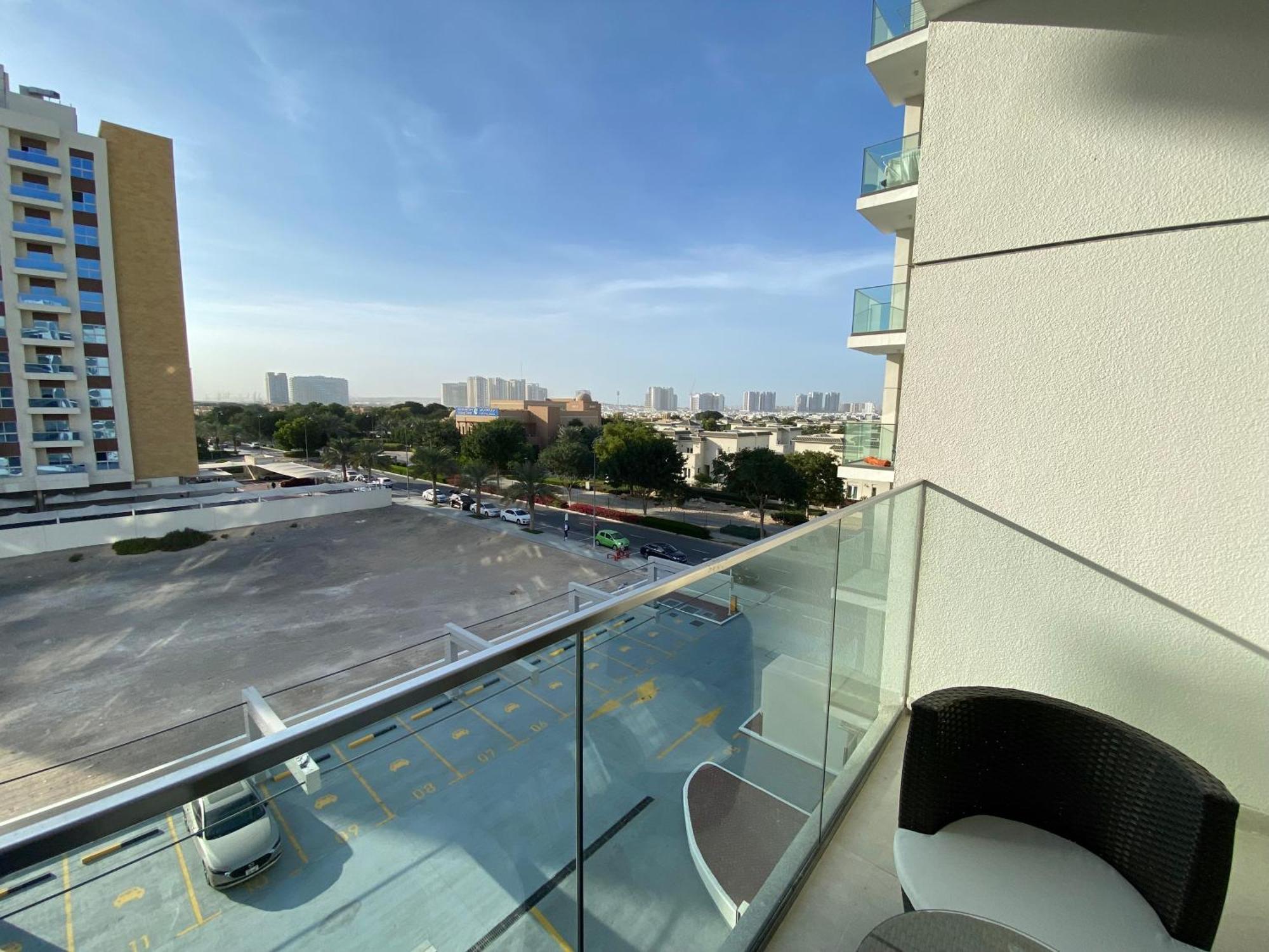Beautiful Whit Pool Rooftop Near Metro Apartemen