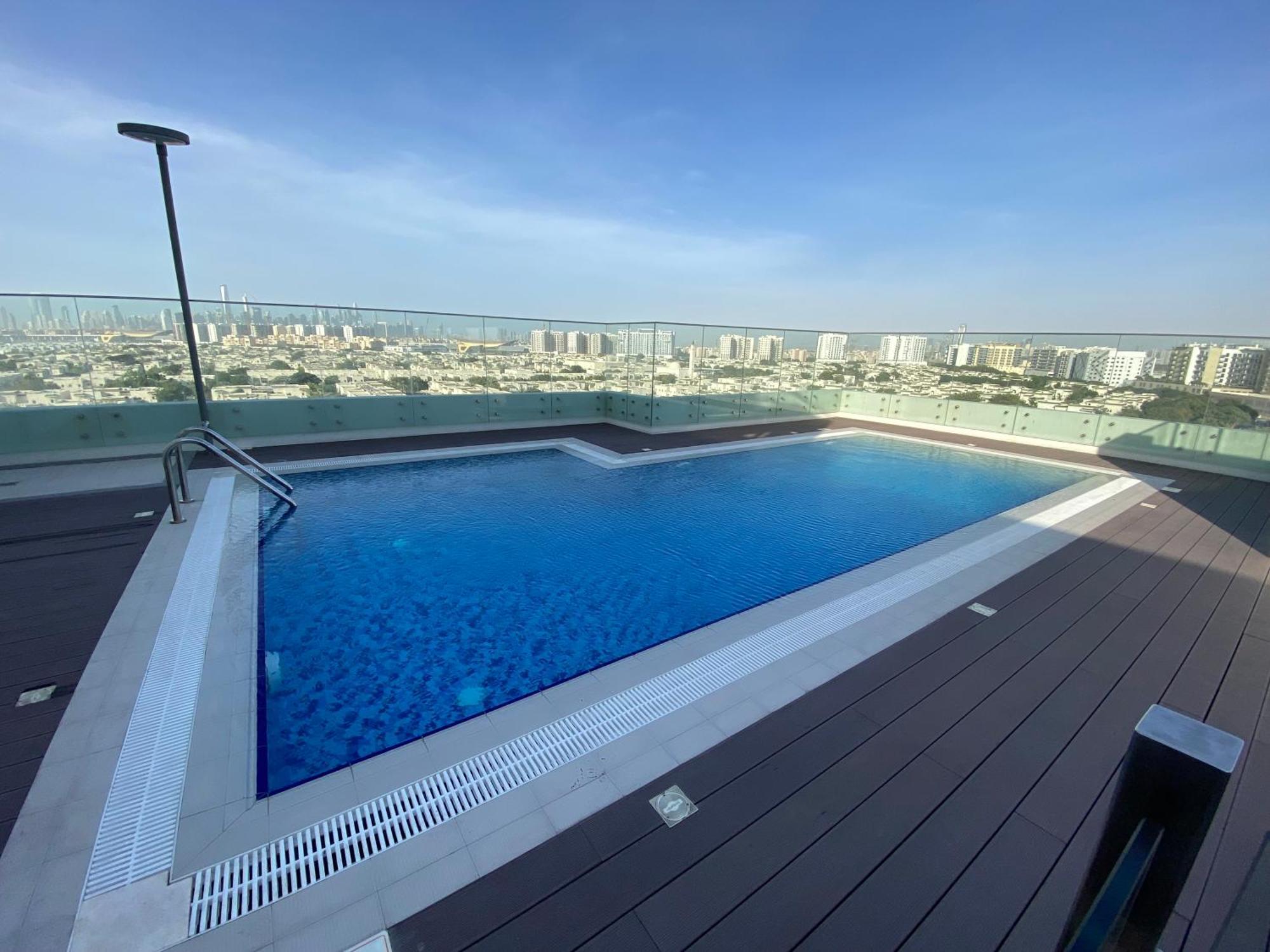 Beautiful Whit Pool Rooftop Near Metro *