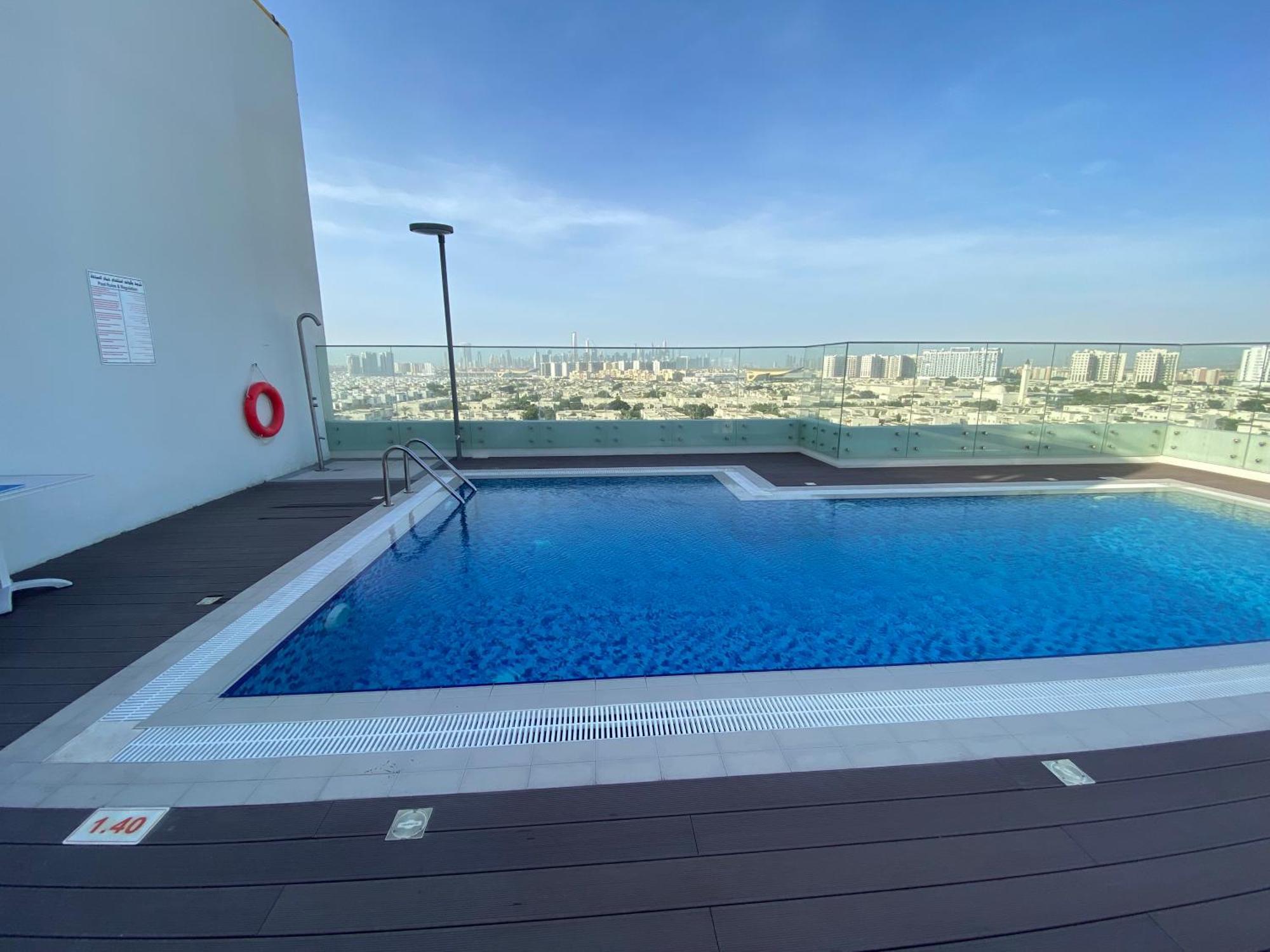 Beautiful Whit Pool Rooftop Near Metro