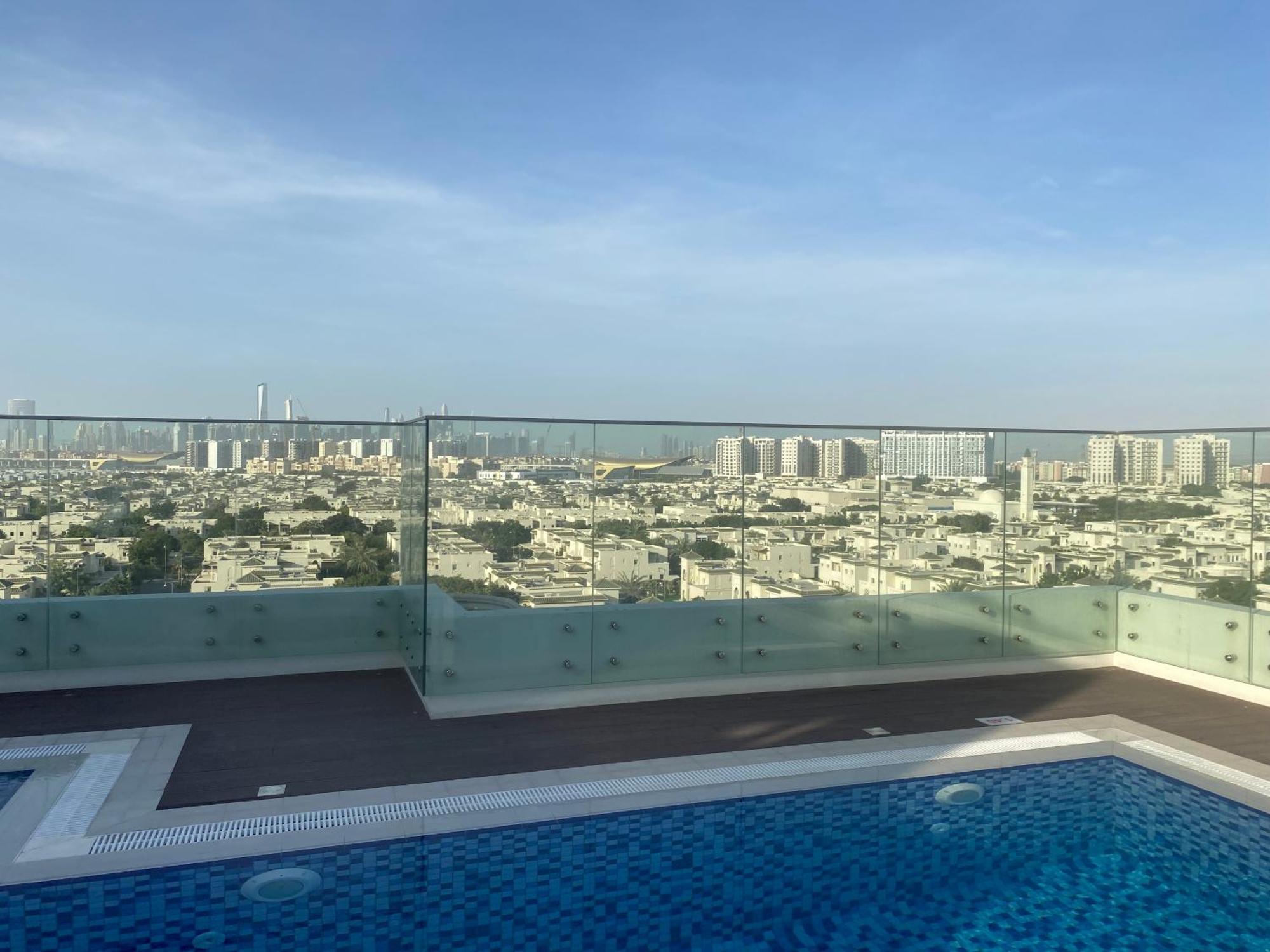 Beautiful Whit Pool Rooftop Near Metro Dubai