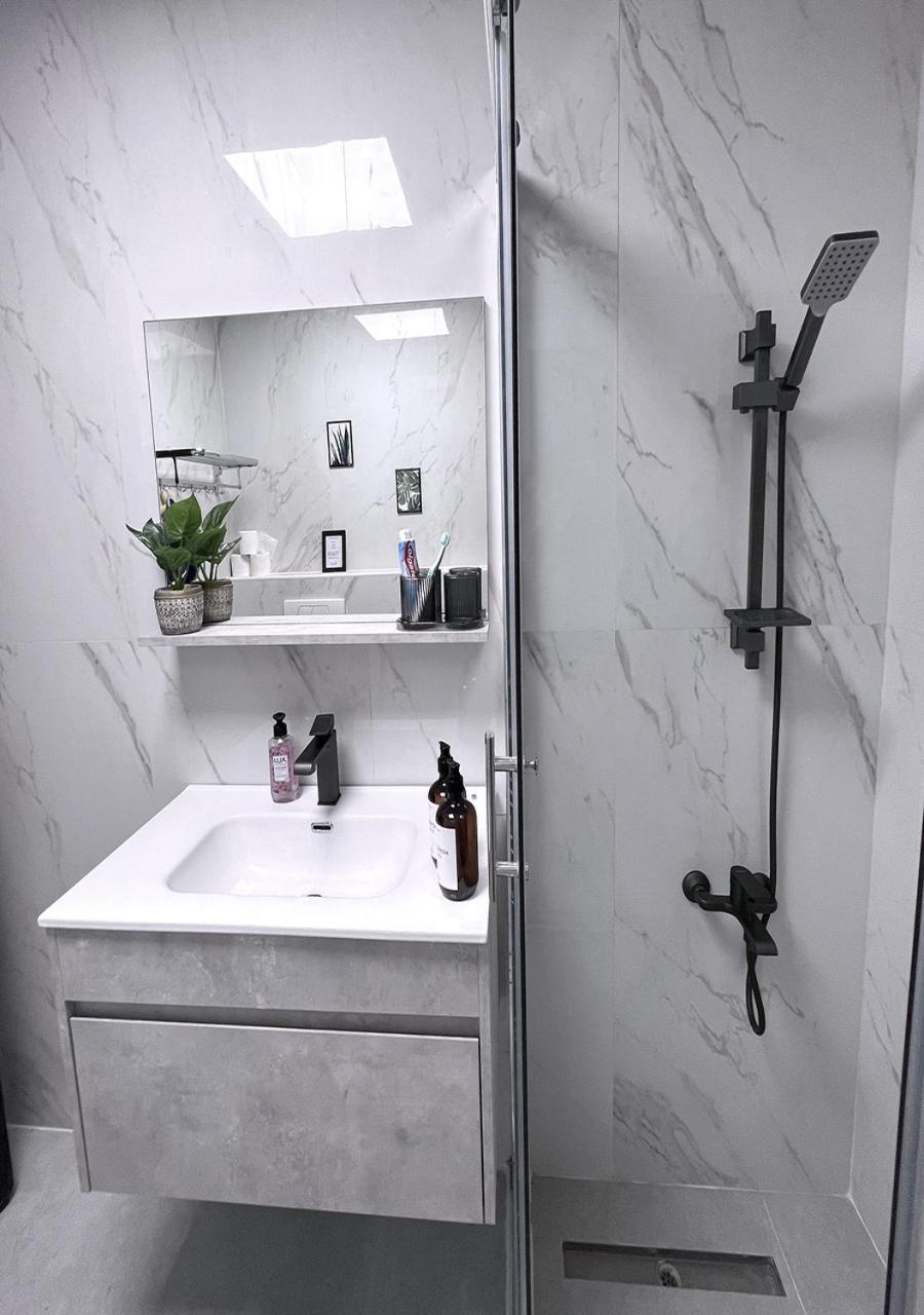 New Minimal Classic 1-bed Dmcc Metro * Dubaï