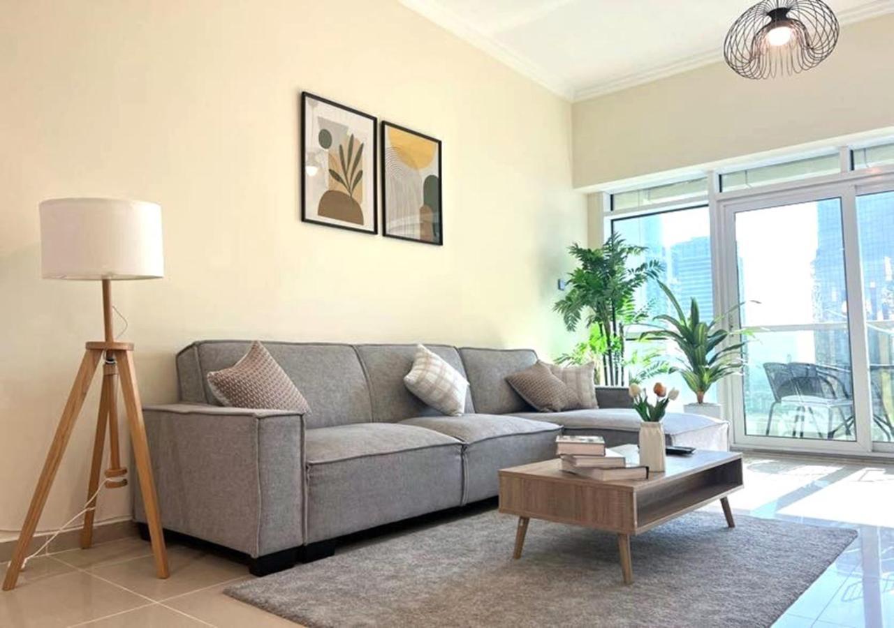 New Minimal Classic 1-bed Dmcc Metro Appartement Dubaï