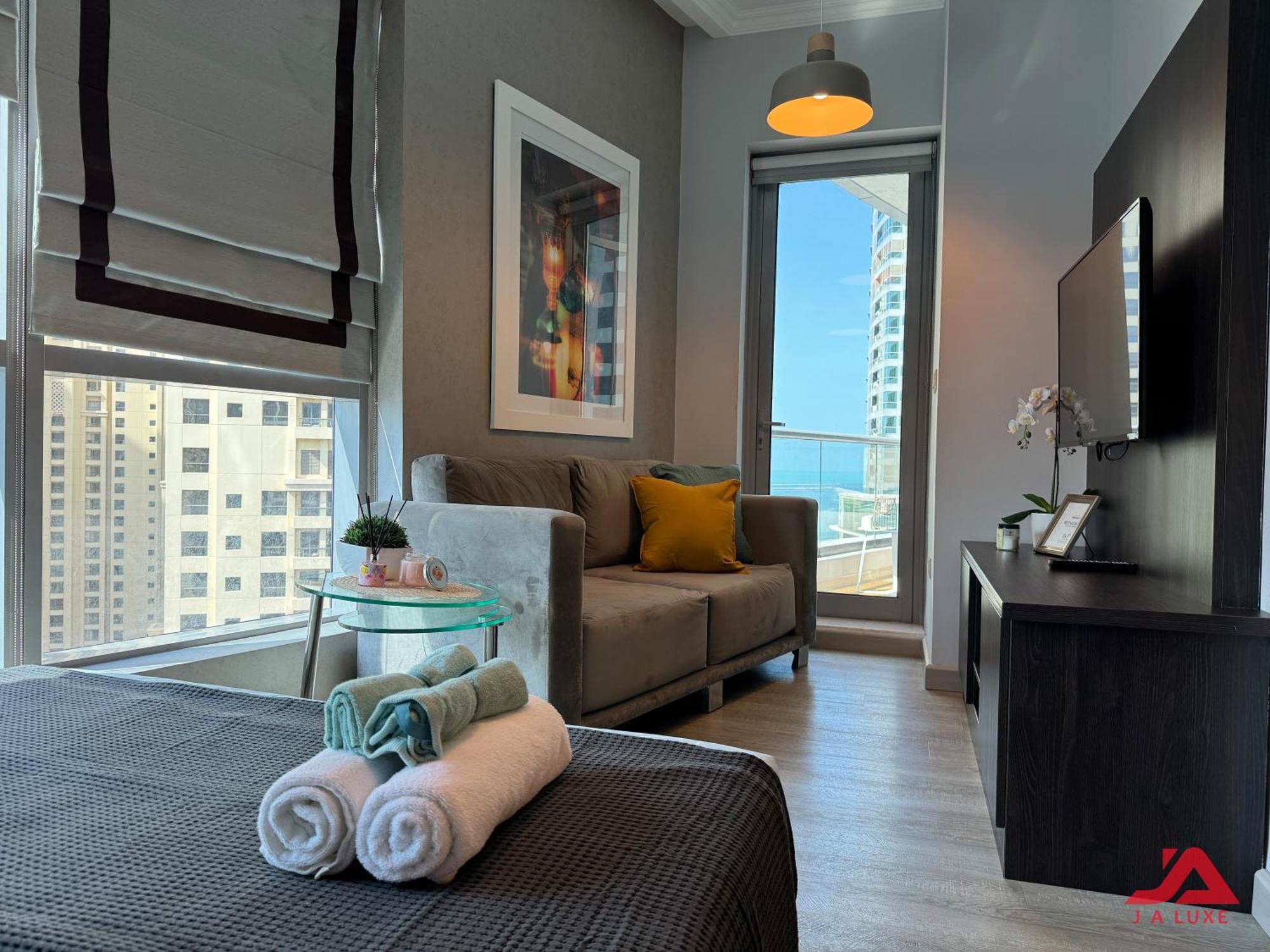 Apartament Cozy Marina & Sea View In Bay Tower Marina With Modern Gym & Pool, Steps To & Metro Dubai