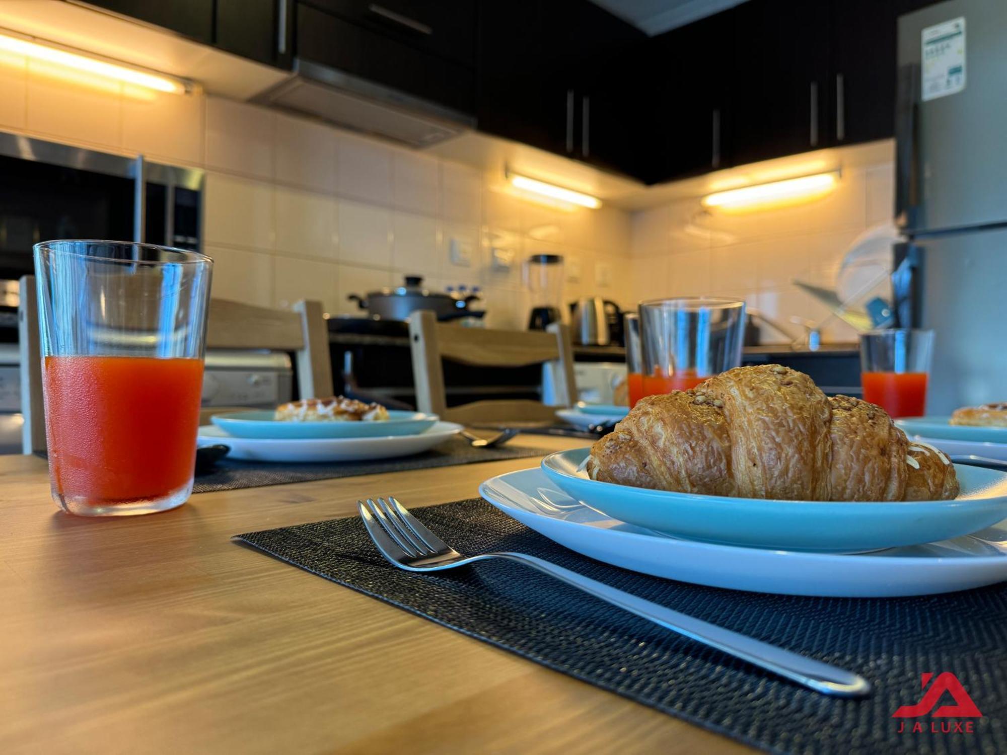 Apartament Cozy Marina & Sea View In Bay Tower Marina With Modern Gym & Pool, Steps To & Metro Dubai
