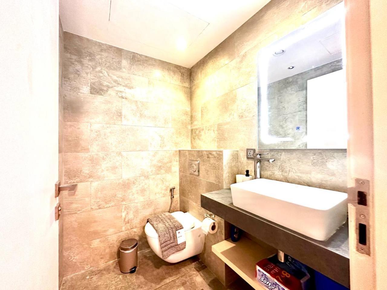 Amazing 1 Bedroom Maid In Laya In Jvc Appartement