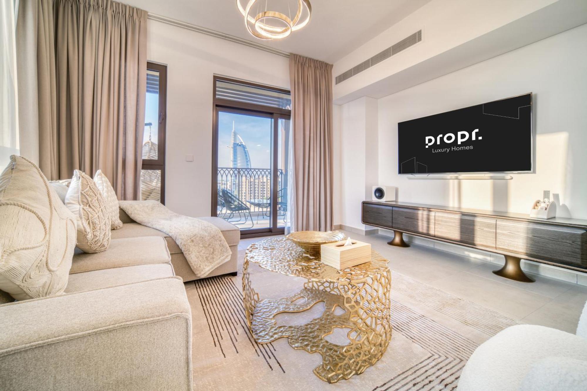 Coastal Luxury: 2br Retreat With Sea Views Lägenhet Dubai