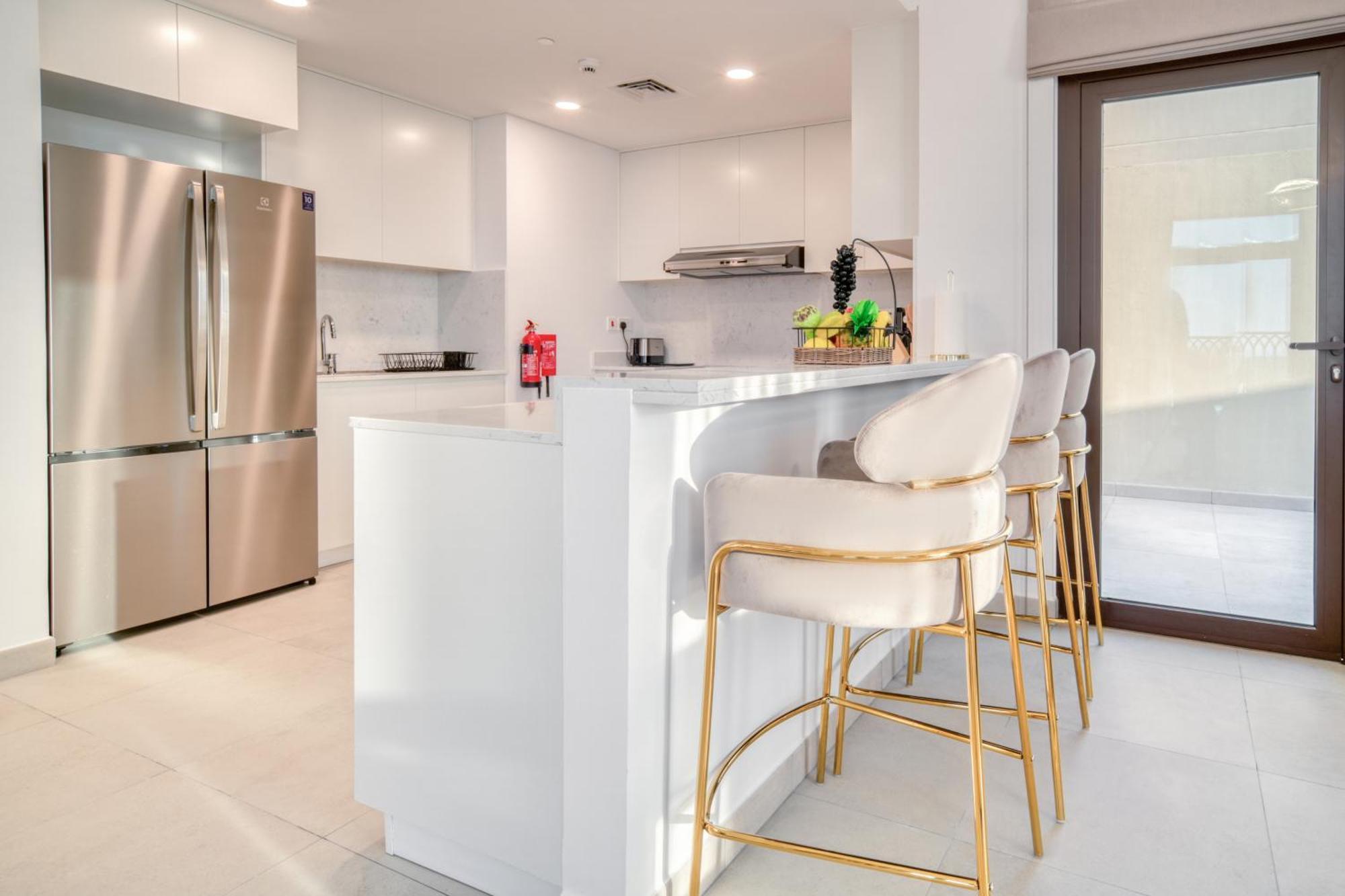Appartement Coastal Luxury: 2br Retreat With Sea Views Dubaï