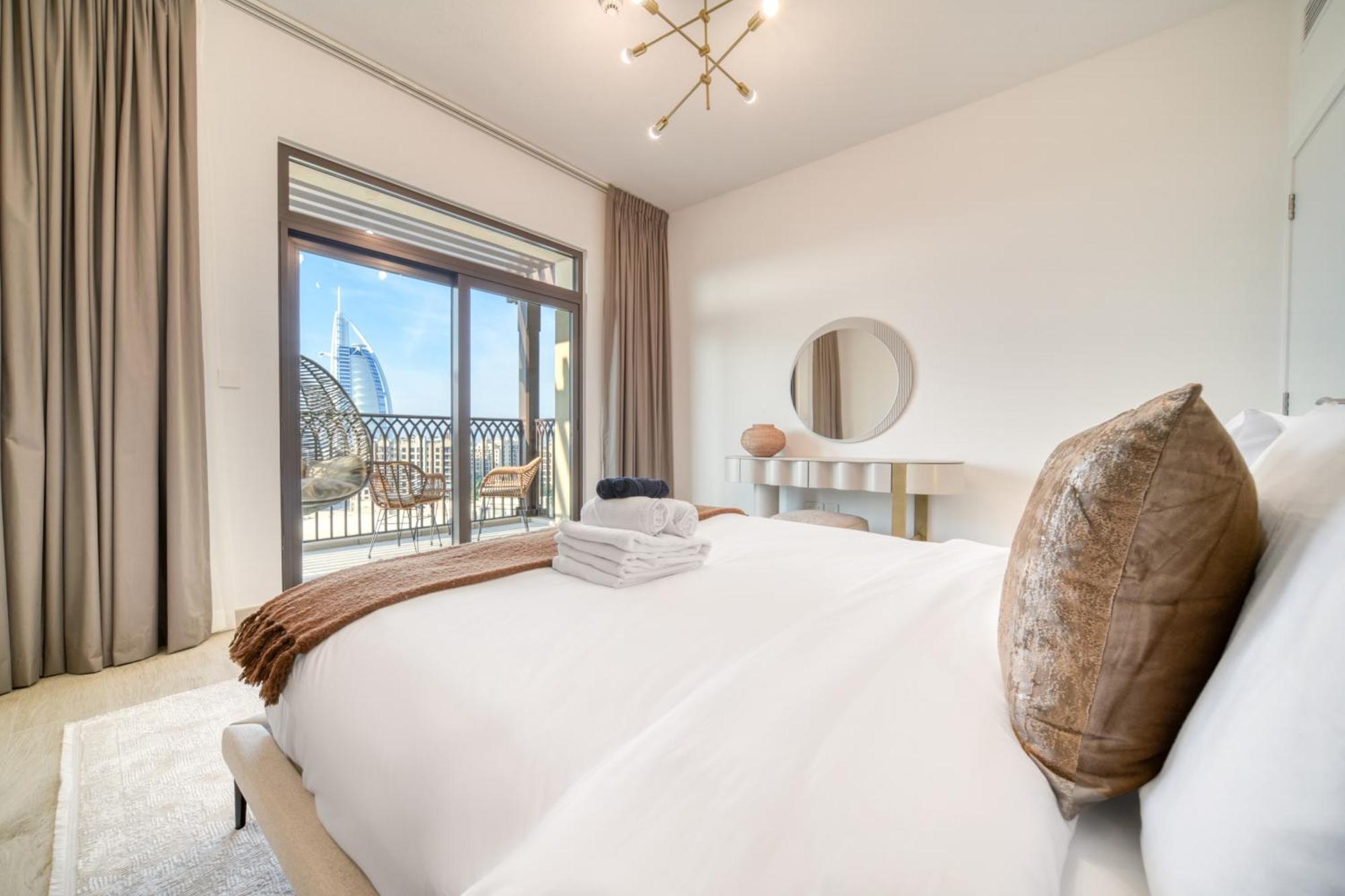 Coastal Luxury: 2br Retreat With Sea Views Lägenhet *