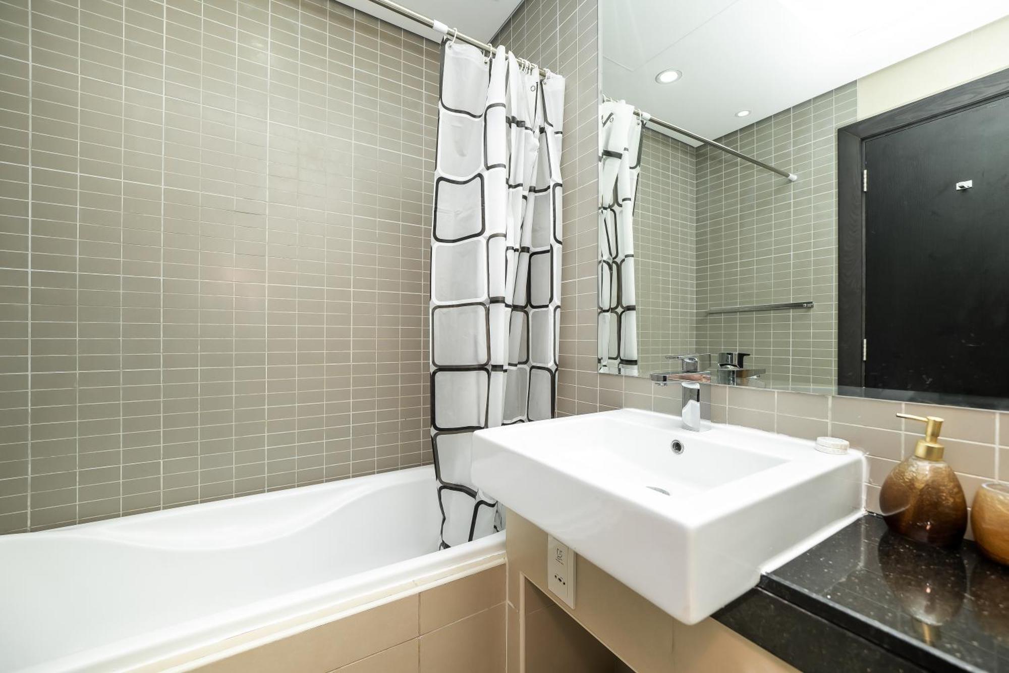 Luton -silverene Tower Full Marina View ,dubai Marina A50ab7 Appartement *