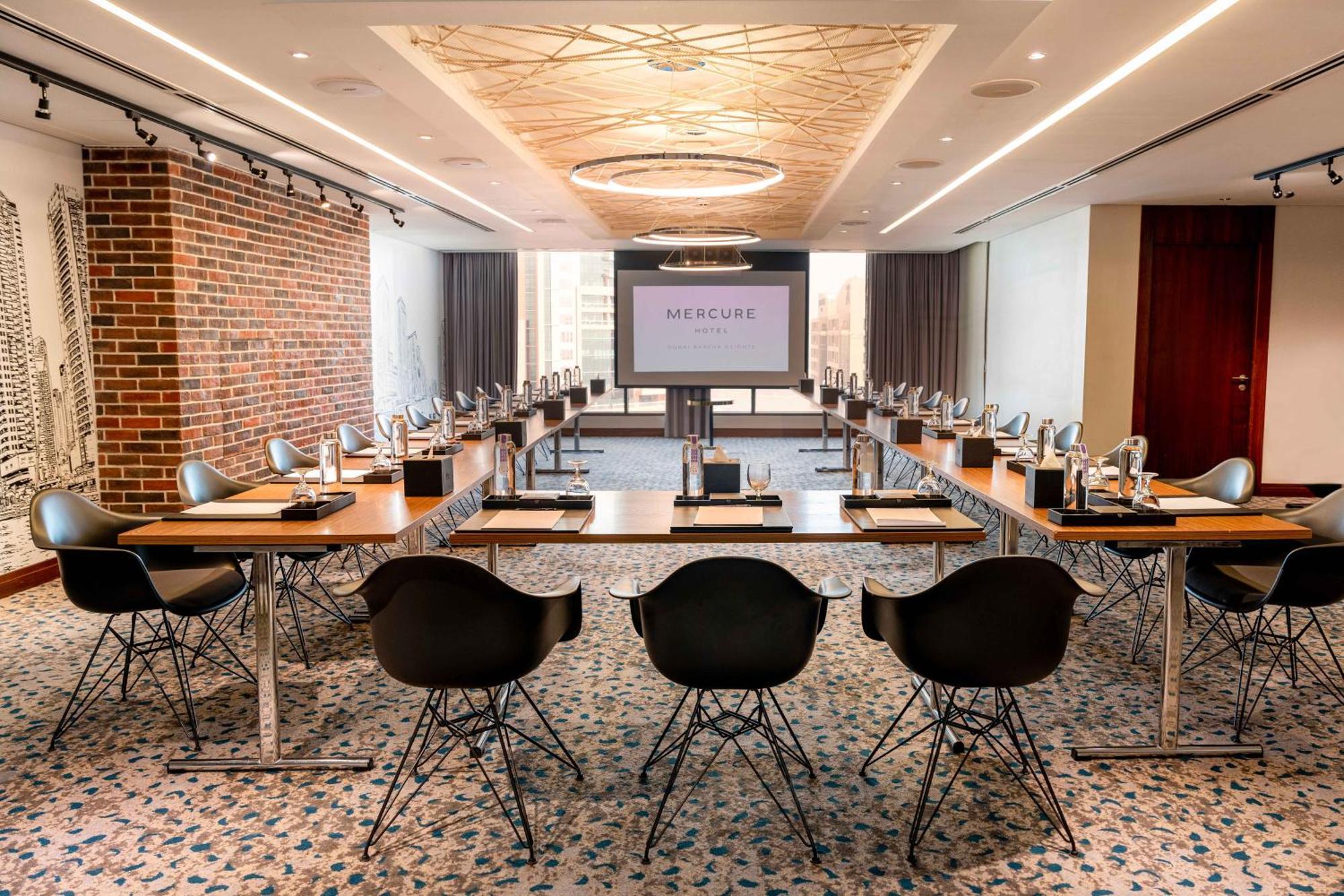 Hotel Mercure Barsha Heights And 4*