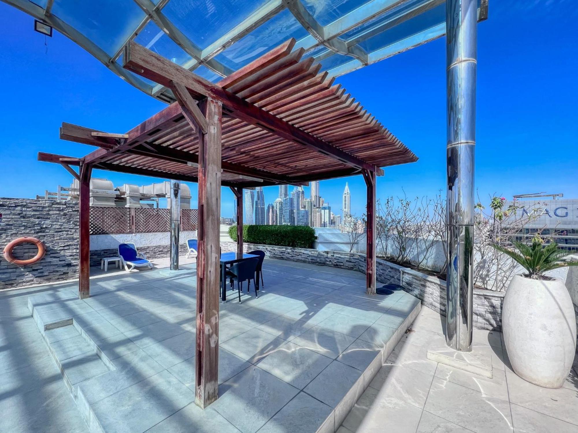 Premium 1bhk Near Metro Station Marina & Jbr Apartamento