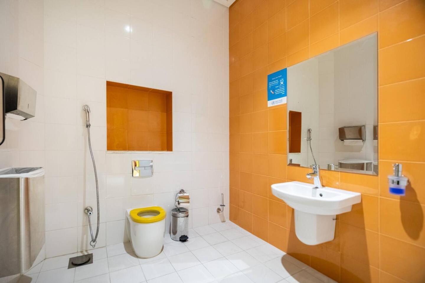Modern Studio Overlooking Dxb Water Canal *