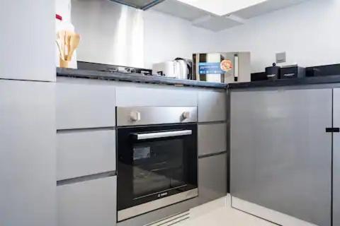 Modern Studio Overlooking Dxb Water Canal Apartment Dubai