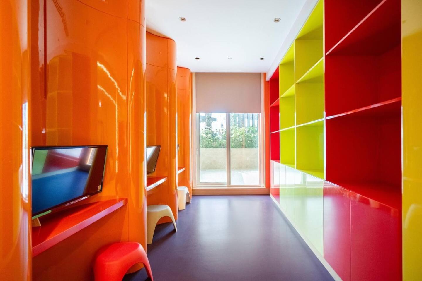 Modern Studio Overlooking Dxb Water Canal