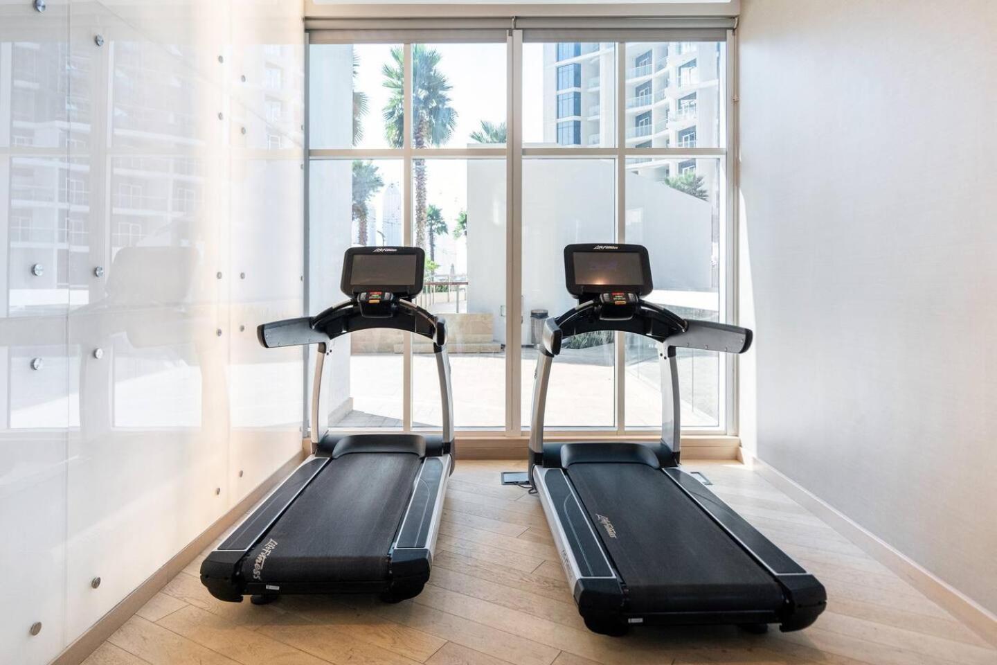 Modern Studio Overlooking Dxb Water Canal Dubai