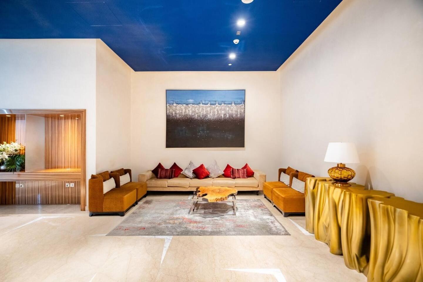 Modern Studio Overlooking Dxb Water Canal *