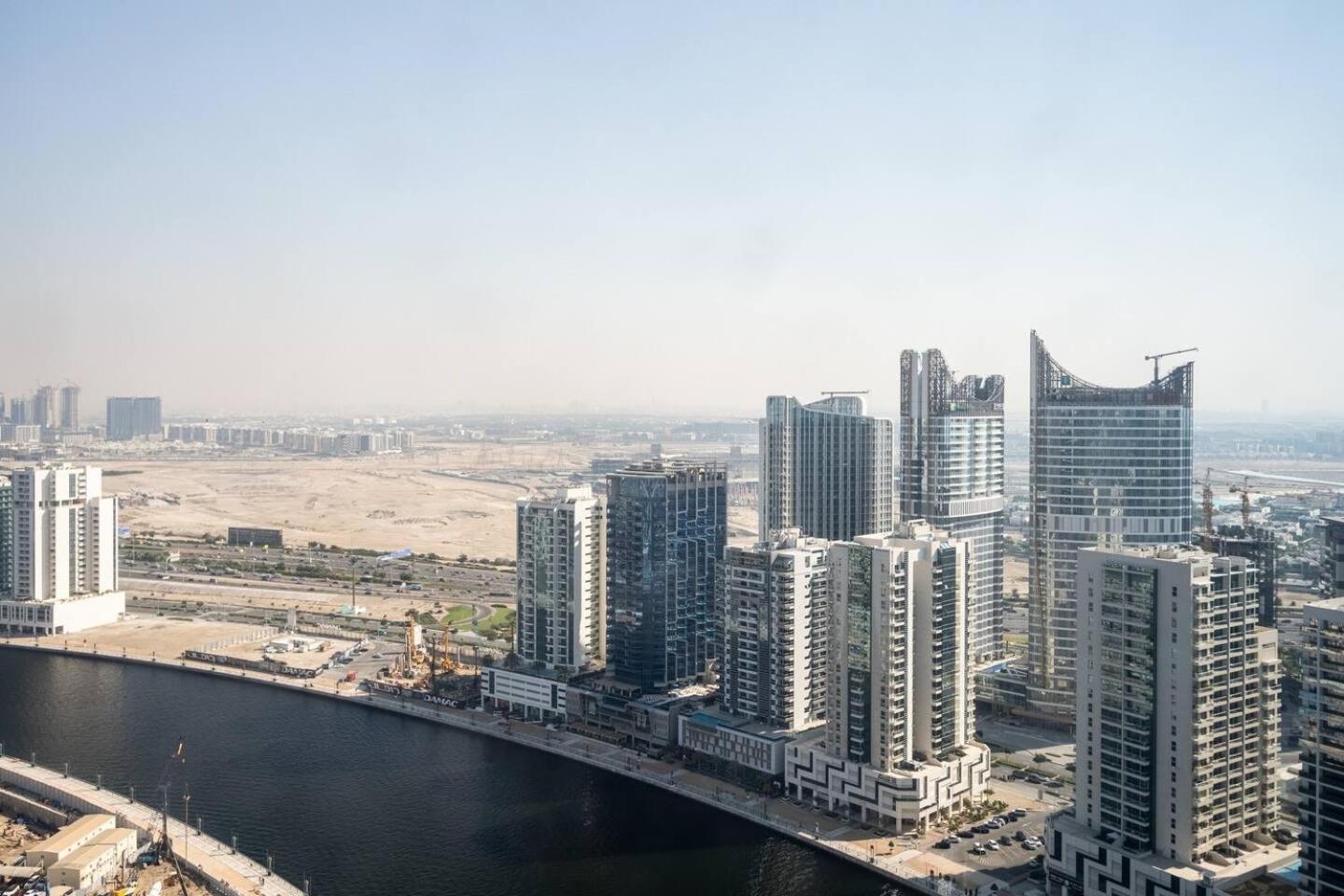Modern Studio Overlooking Dxb Water Canal
