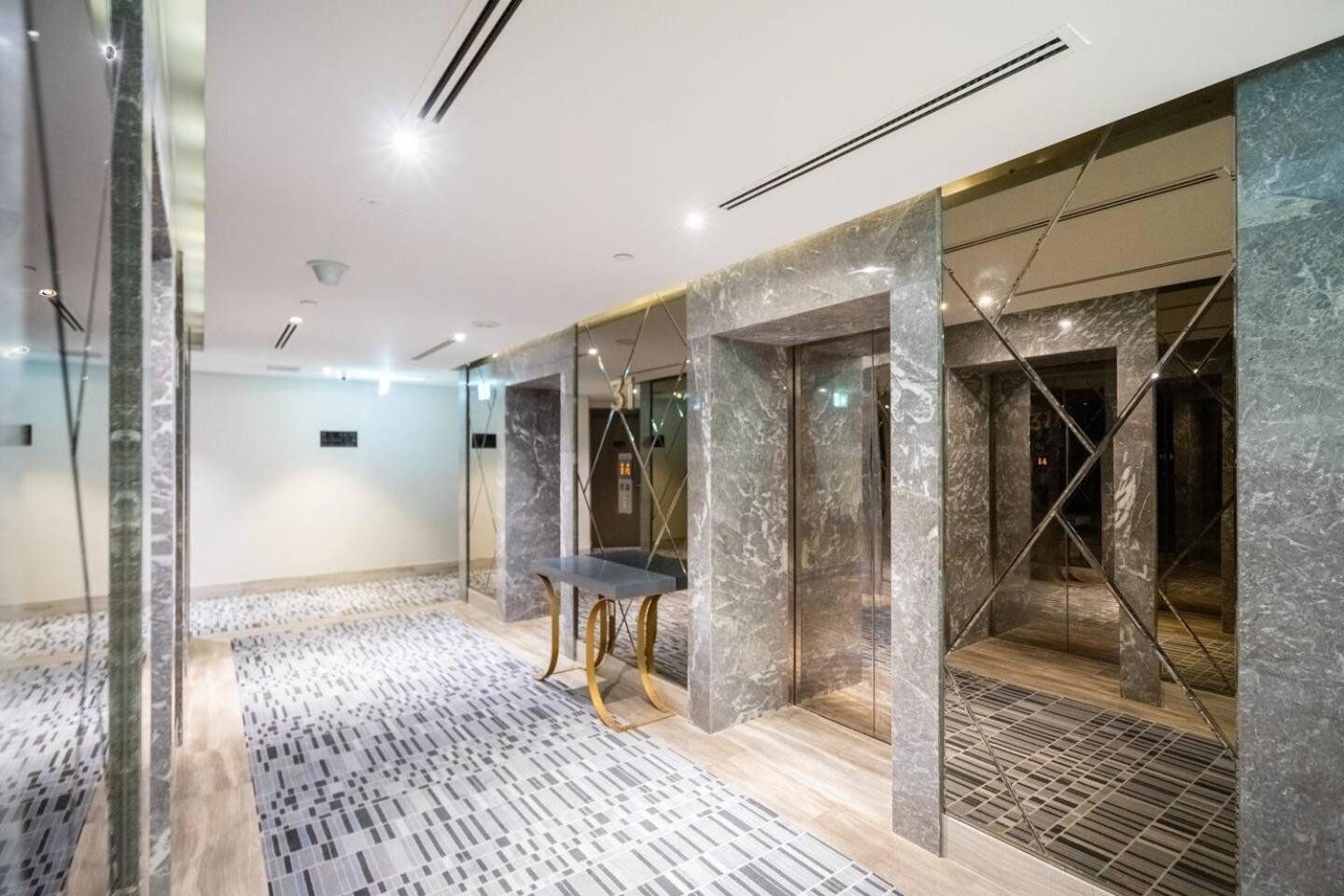 Modern Studio Overlooking Dxb Water Canal Dubai