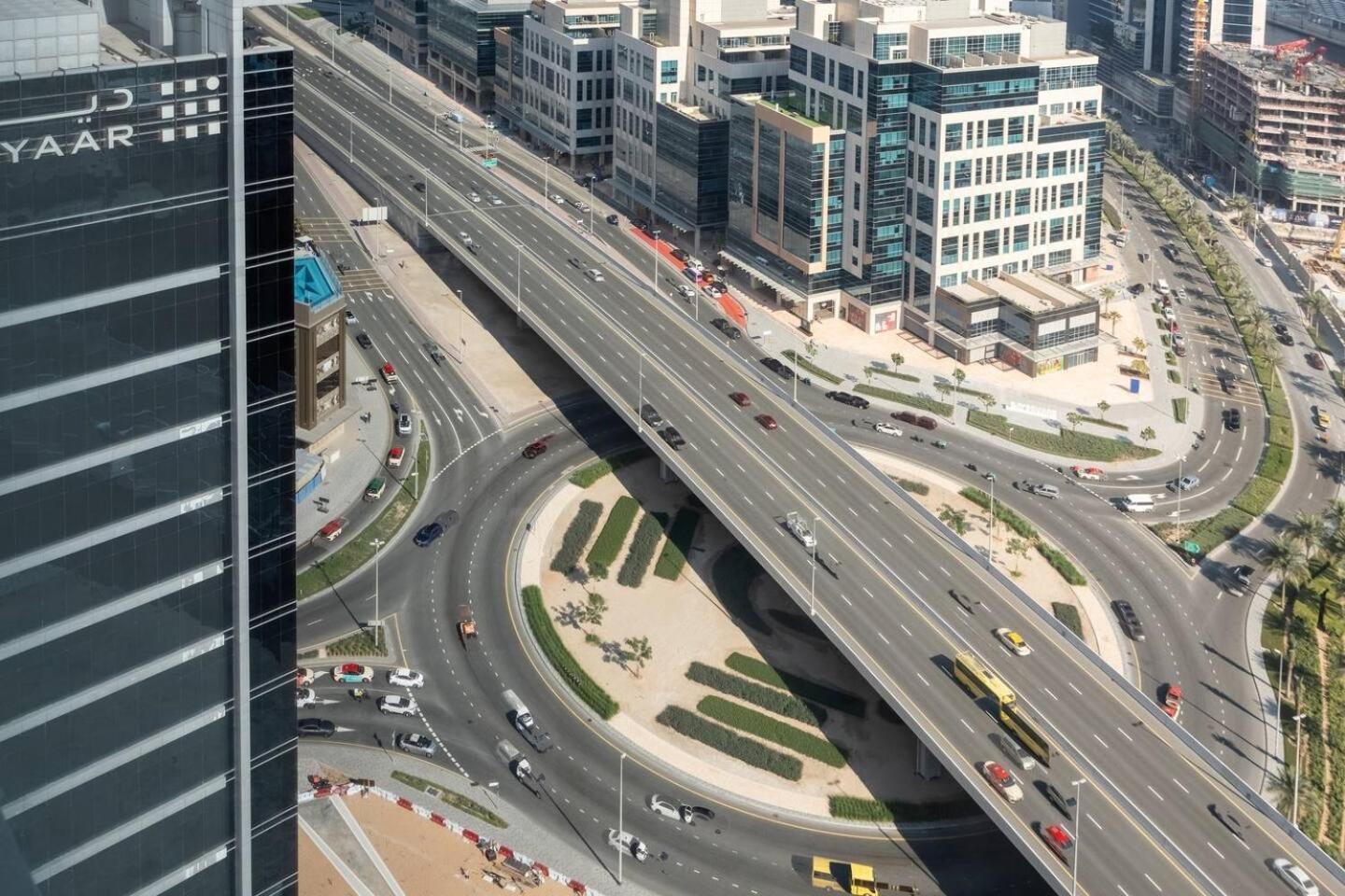 Modern Studio Overlooking Dxb Water Canal