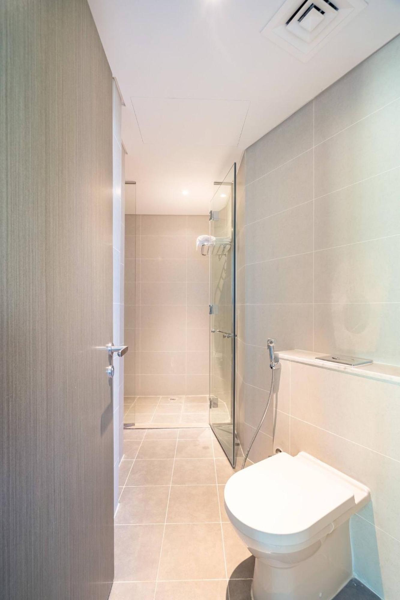 Modern Studio Overlooking Dxb Water Canal Apartment
