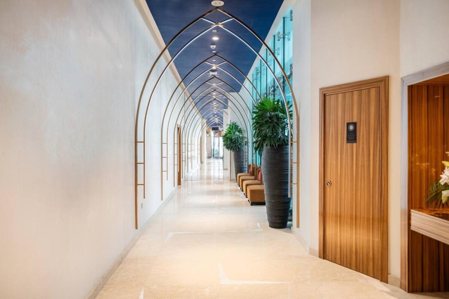 Modern Studio Overlooking Dxb Water Canal Dubai
