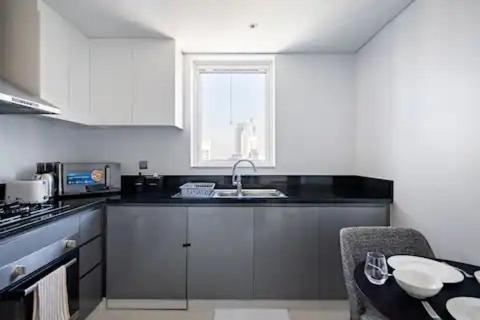 Modern Studio Overlooking Dxb Water Canal Dubai