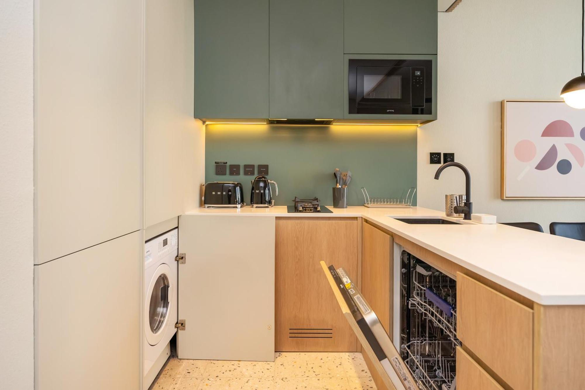 Fam Living - Upside Living - Wfh Friendly-business Bay