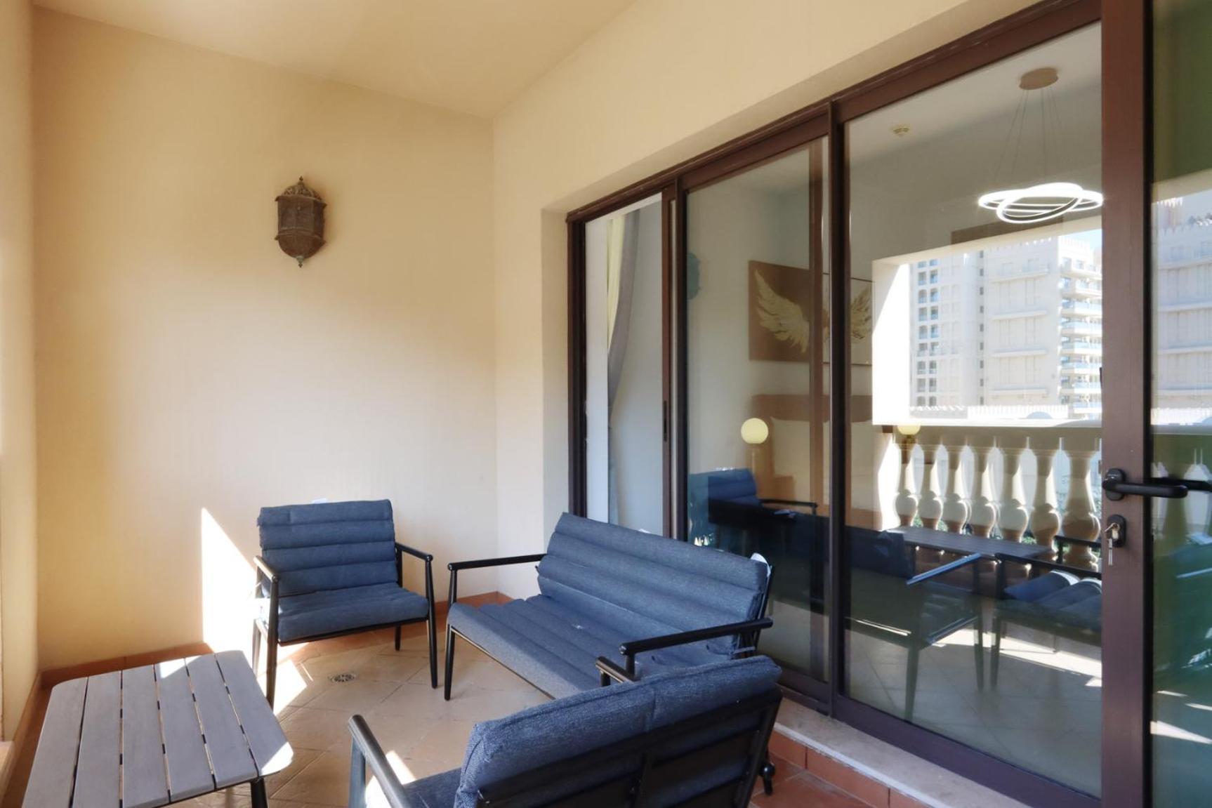 Livbnb - 1br Haven In Golden Mile Appartement Dubaï