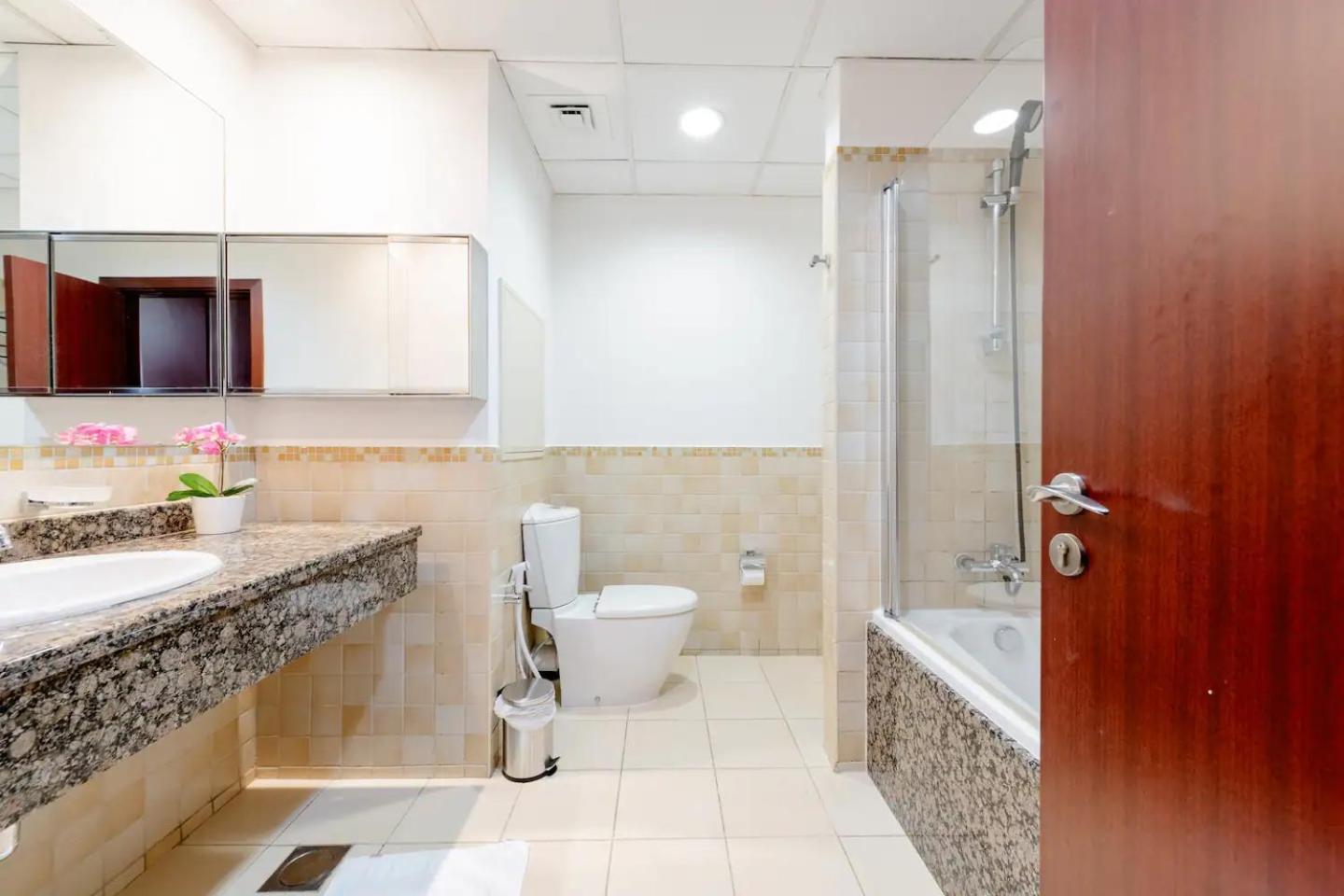 Moonlight Jbr - 2min Walk To Jbr Beach - Gym - 2min Metro Station - Poll Vandrerhjem Dubai
