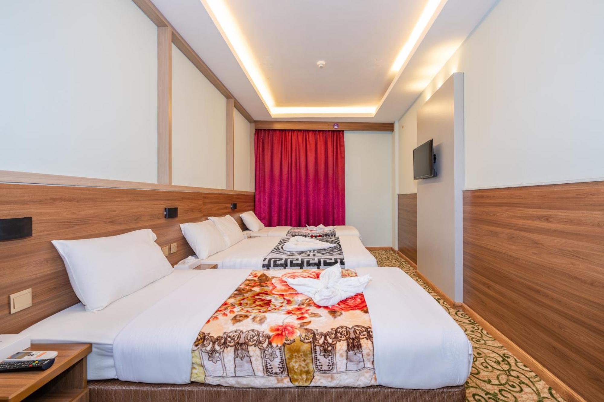 Tanha Hotell *