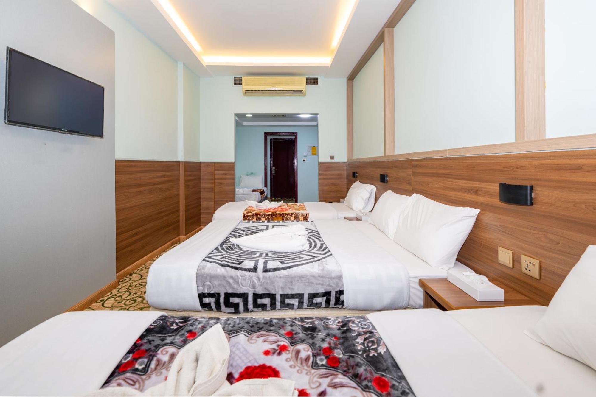 Tanha Hotell *