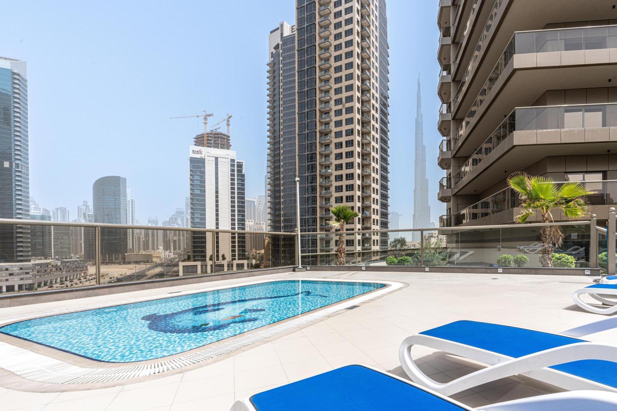 Modern Downtown Studio, Burj View From Pool * Dubái