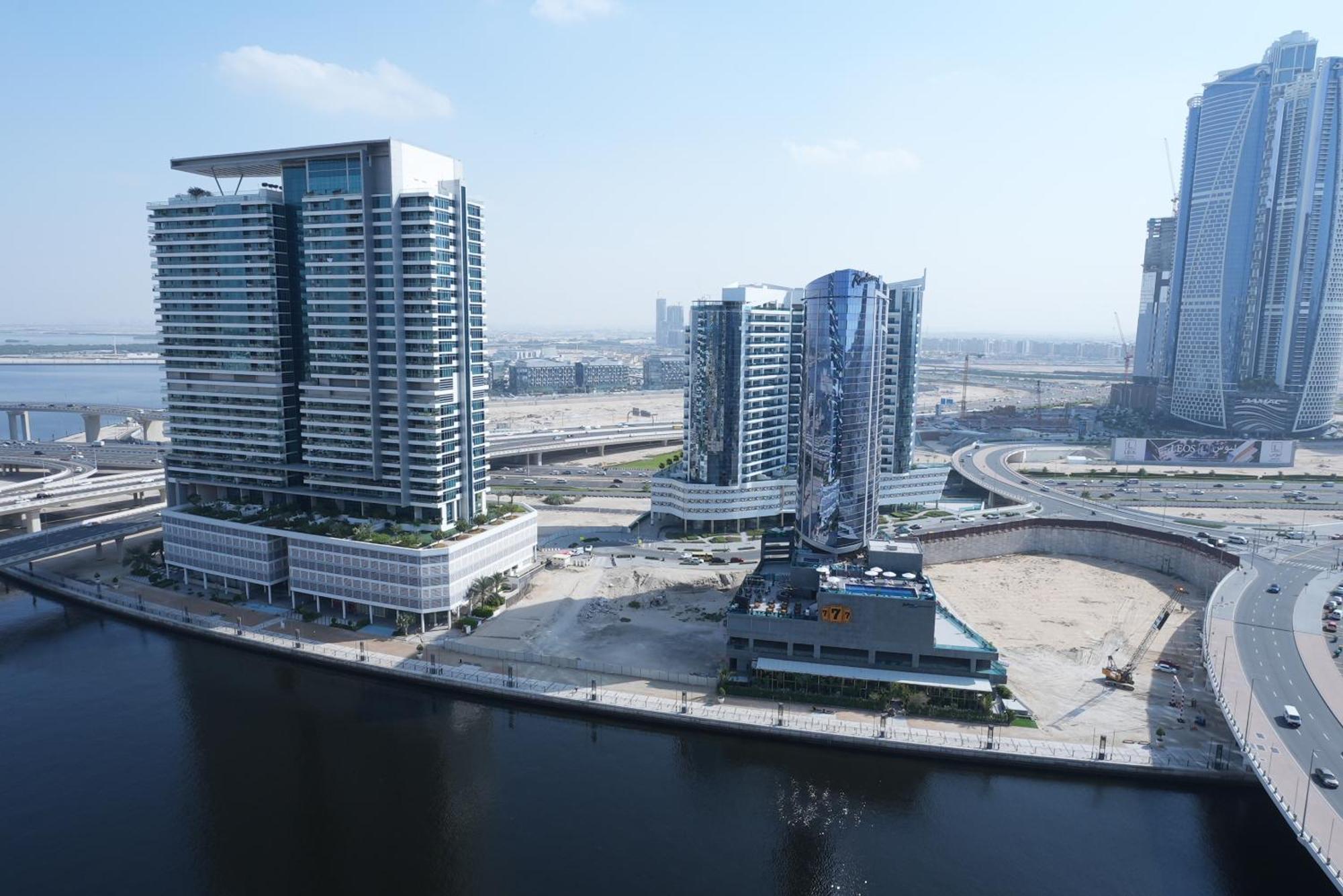 Brown Stone - Canal & Skyline View Voleo *