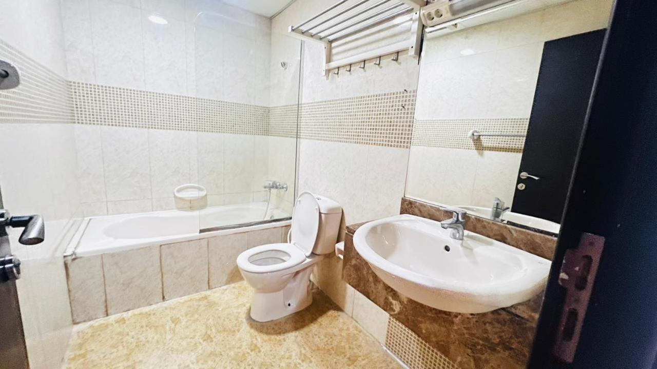 Double Partition In Al Barsha 1 Nearest To Metro Privatunterkunft *