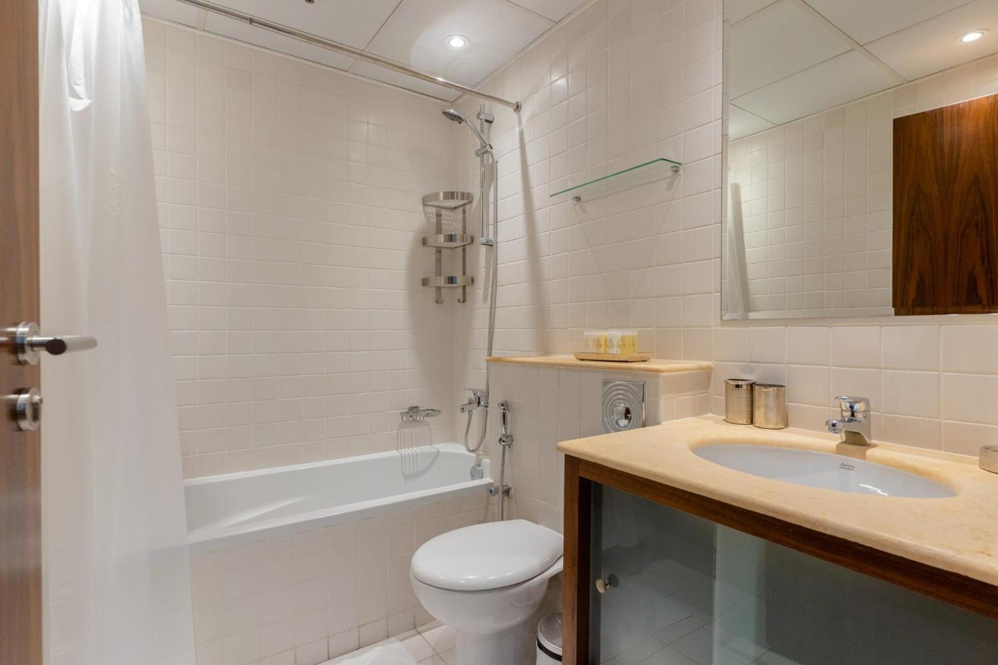Stylish Waterfront 2 Bed In Marina Lägenhet *