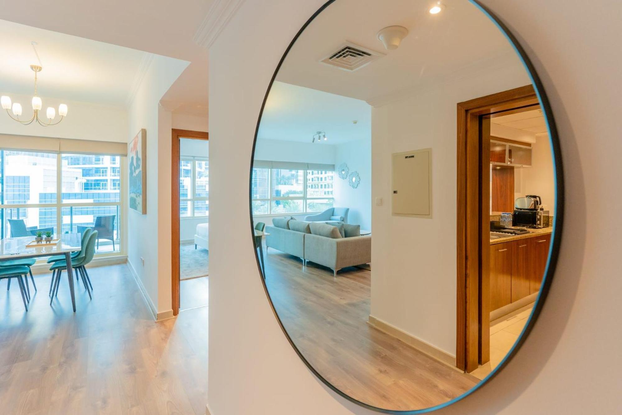 Stylish Waterfront 2 Bed In Marina *