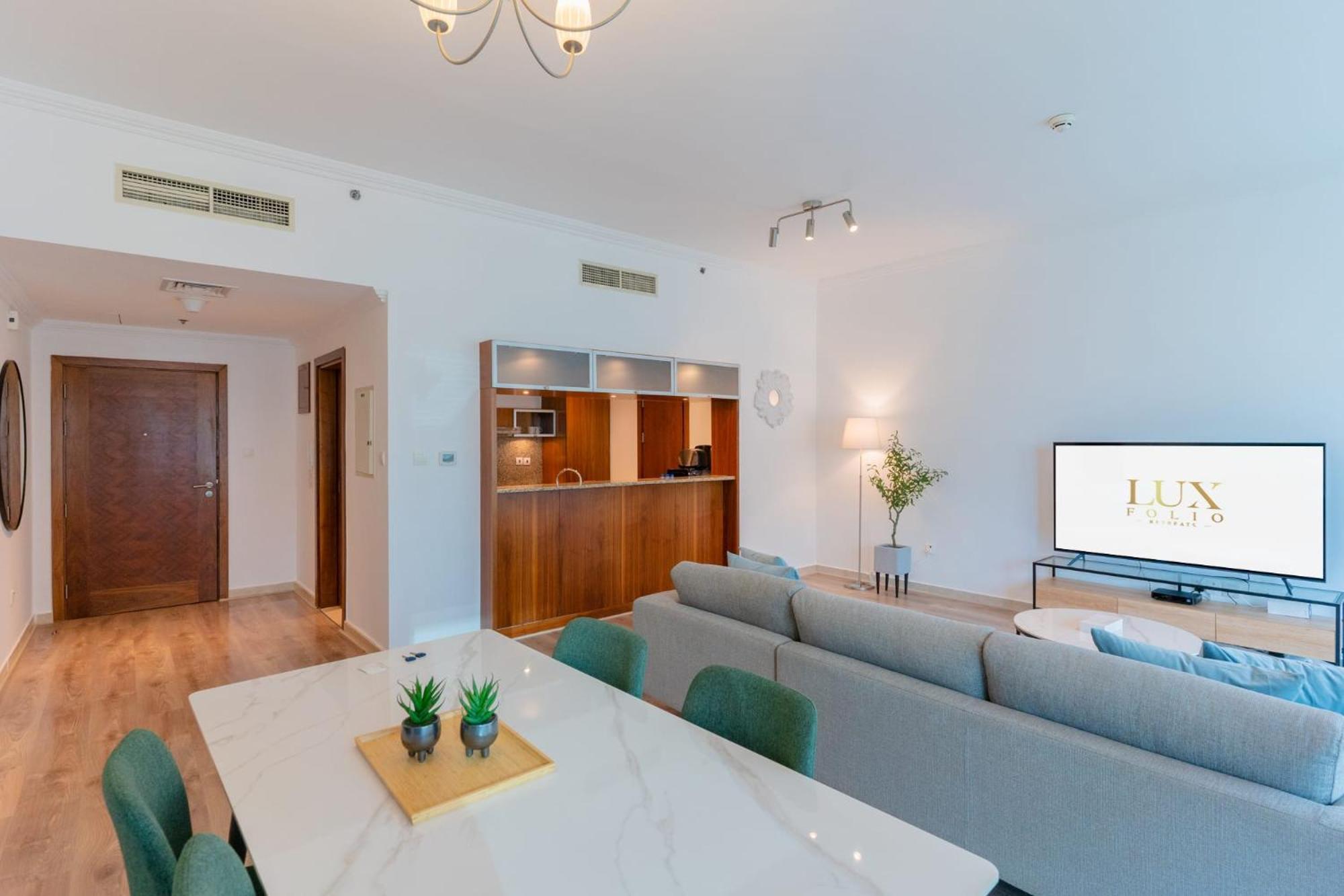 Stylish Waterfront 2 Bed In Marina