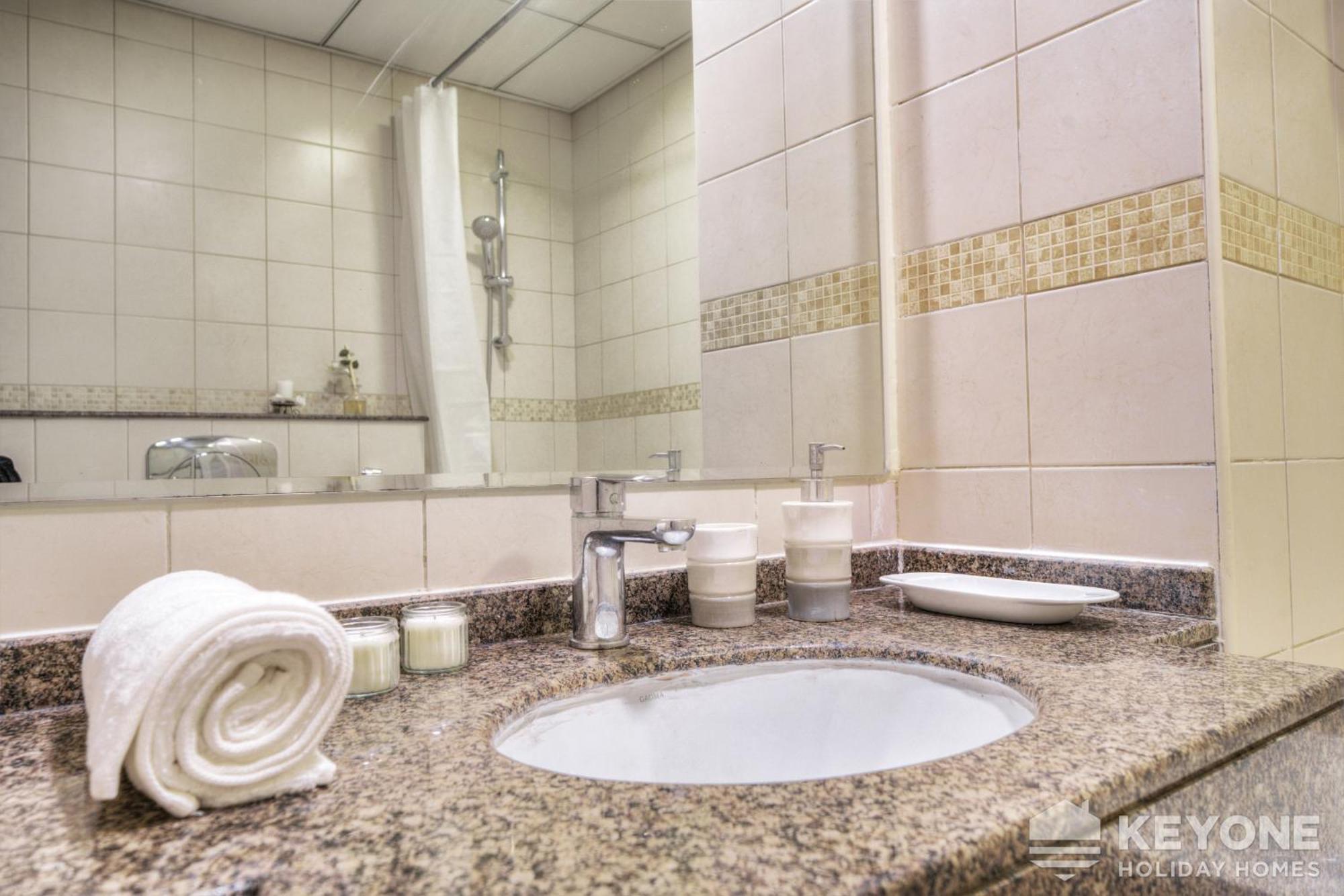 Contemporary One Bedroom With Full Marina View Apartemen Dubai