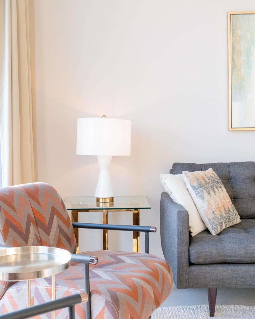 Downtown 1 Bed With Views Apartment