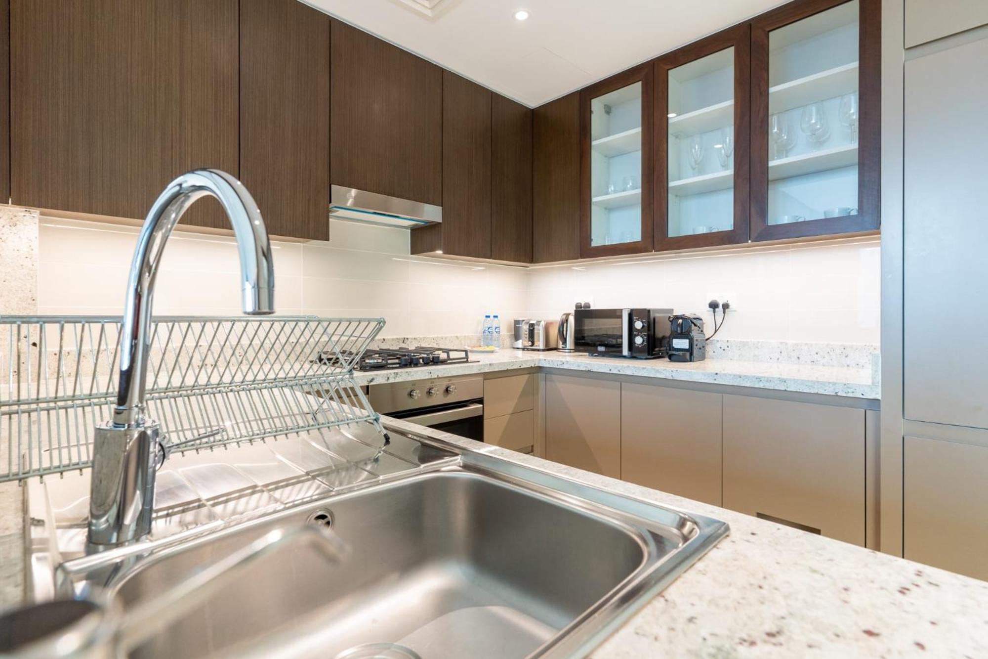 Downtown 1 Bed With Views * Dubai