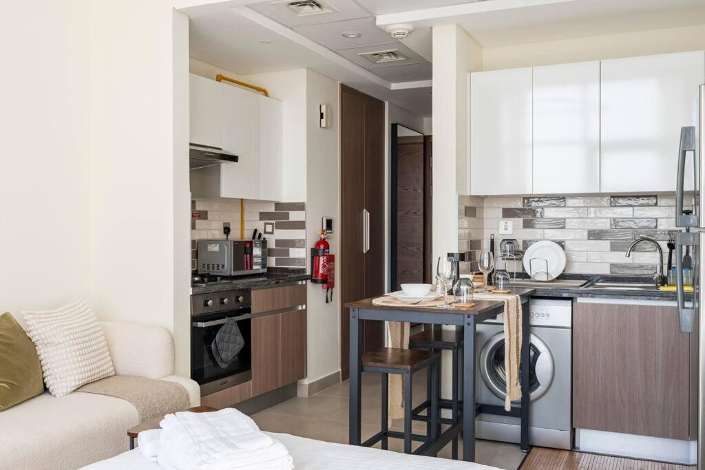 Ashri Hh Brand New Creamy Rustic Appartement Dubai