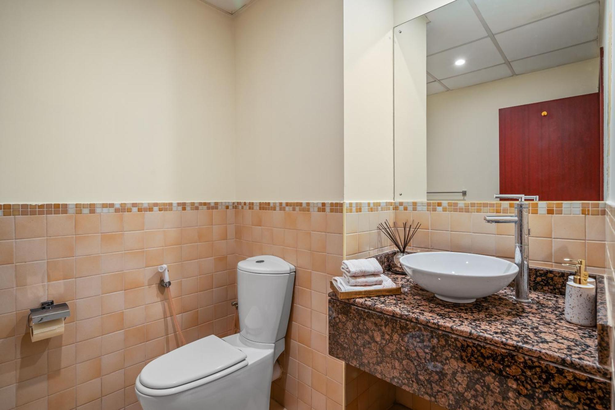 Cozy Pad In The Heart Of On Jbr Beach! *