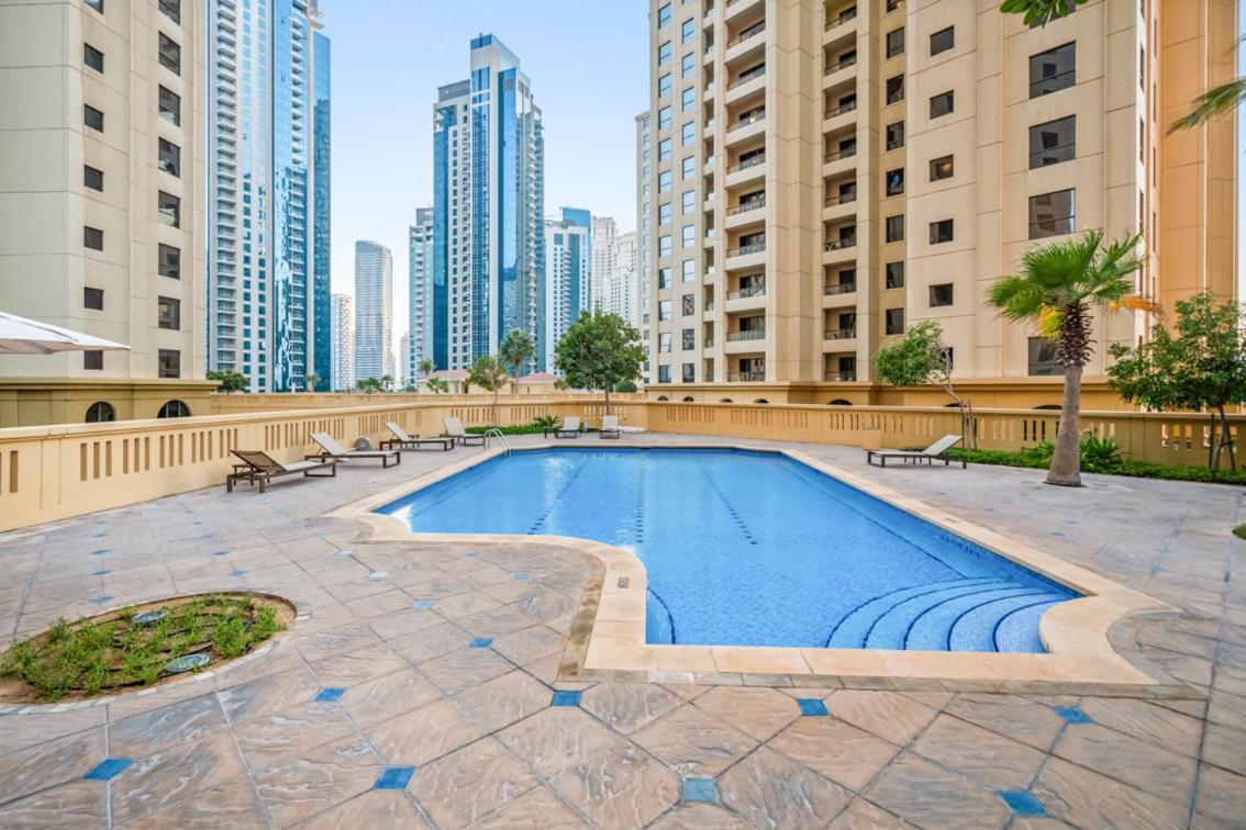 Cozy Pad In The Heart Of On Jbr Beach! Apartment *