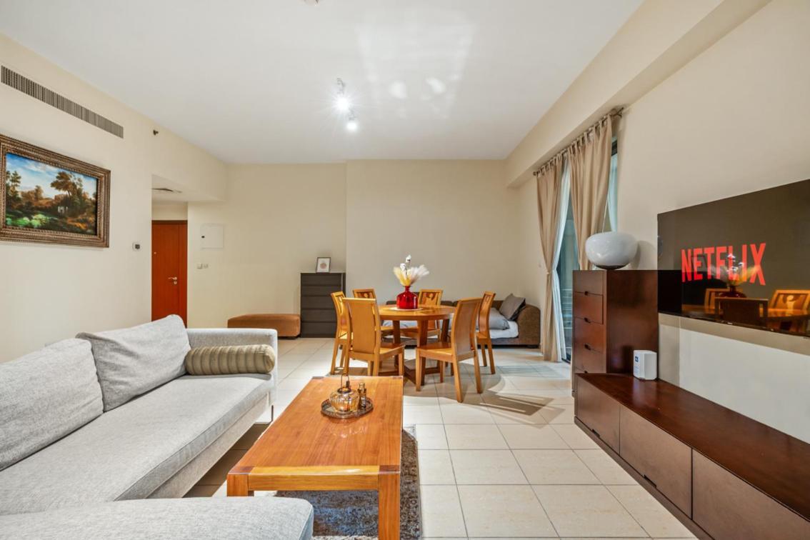 Apartment Cozy Pad In The Heart Of On Jbr Beach! *