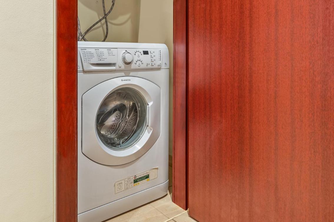 Cozy Pad In The Heart Of On Jbr Beach! *