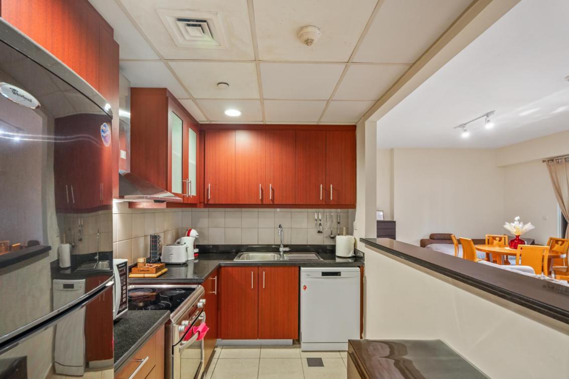 Apartment Cozy Pad In The Heart Of On Jbr Beach! Dubai
